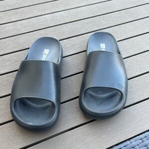 NWOT Black Slide Sandals 32 degrees cool unisex
